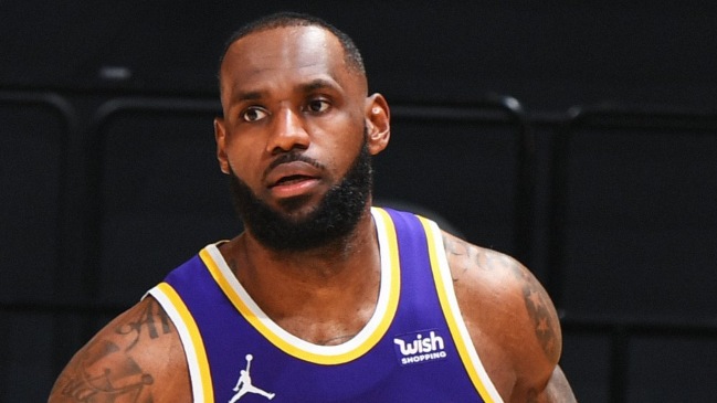 LeBron James brilló y comandó un vibrante triunfo de Los Angeles Lakers sobre Chicago Bulls