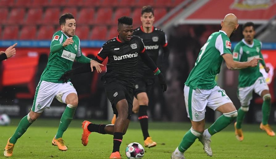 Bayer Leverkusen desperdició ante Werder Bremen la opción de acercarse a la cima en Alemania