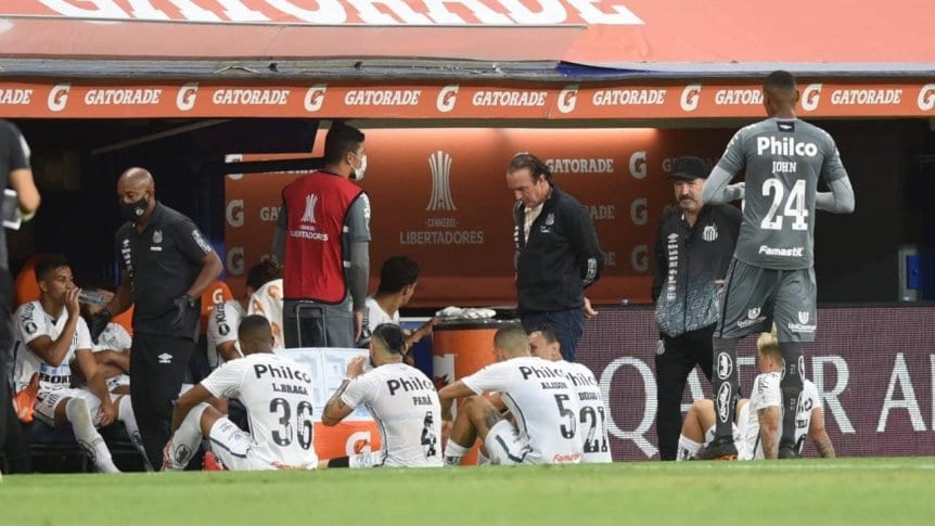 Santos aclaró situación de casos de Covid-19 y aseguró que cumplió con protocolos médicos