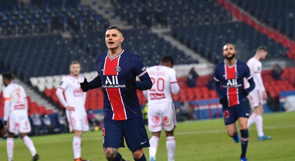 PSG goleó a Brest y sigue a la caza del líder Lyon en Francia