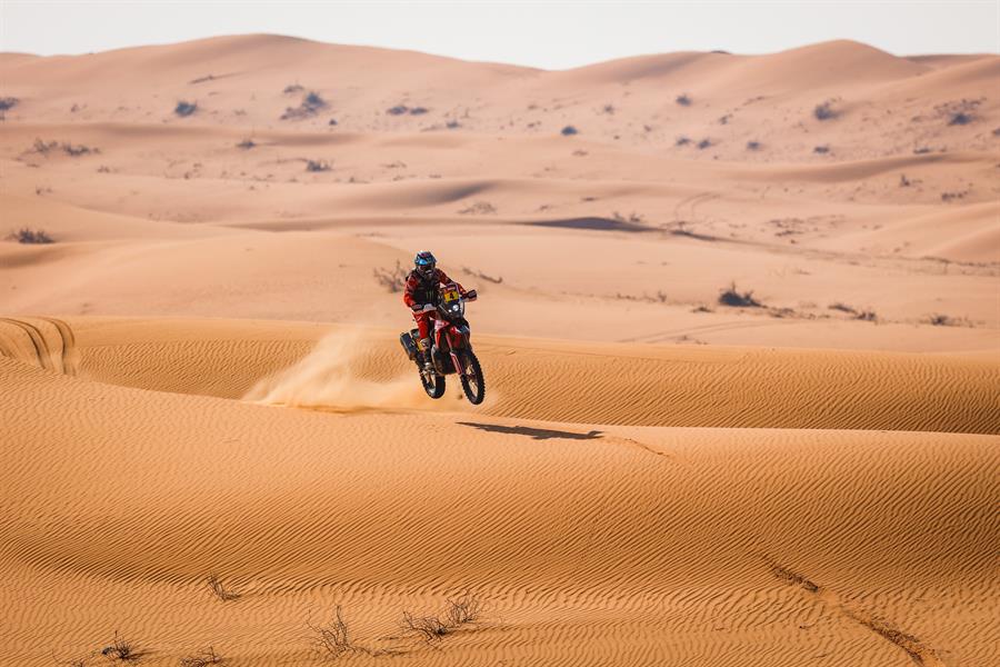 José Ignacio Cornejo se adueñó del primer lugar en las motos del Dakar tras la séptima etapa
