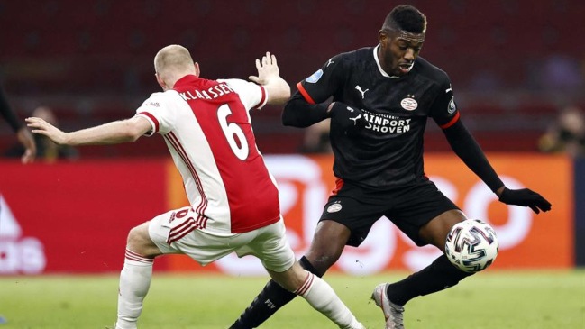 PSV Eindhoven se farreó la victoria y cedió un empate ante Ajax en el clásico de Holanda