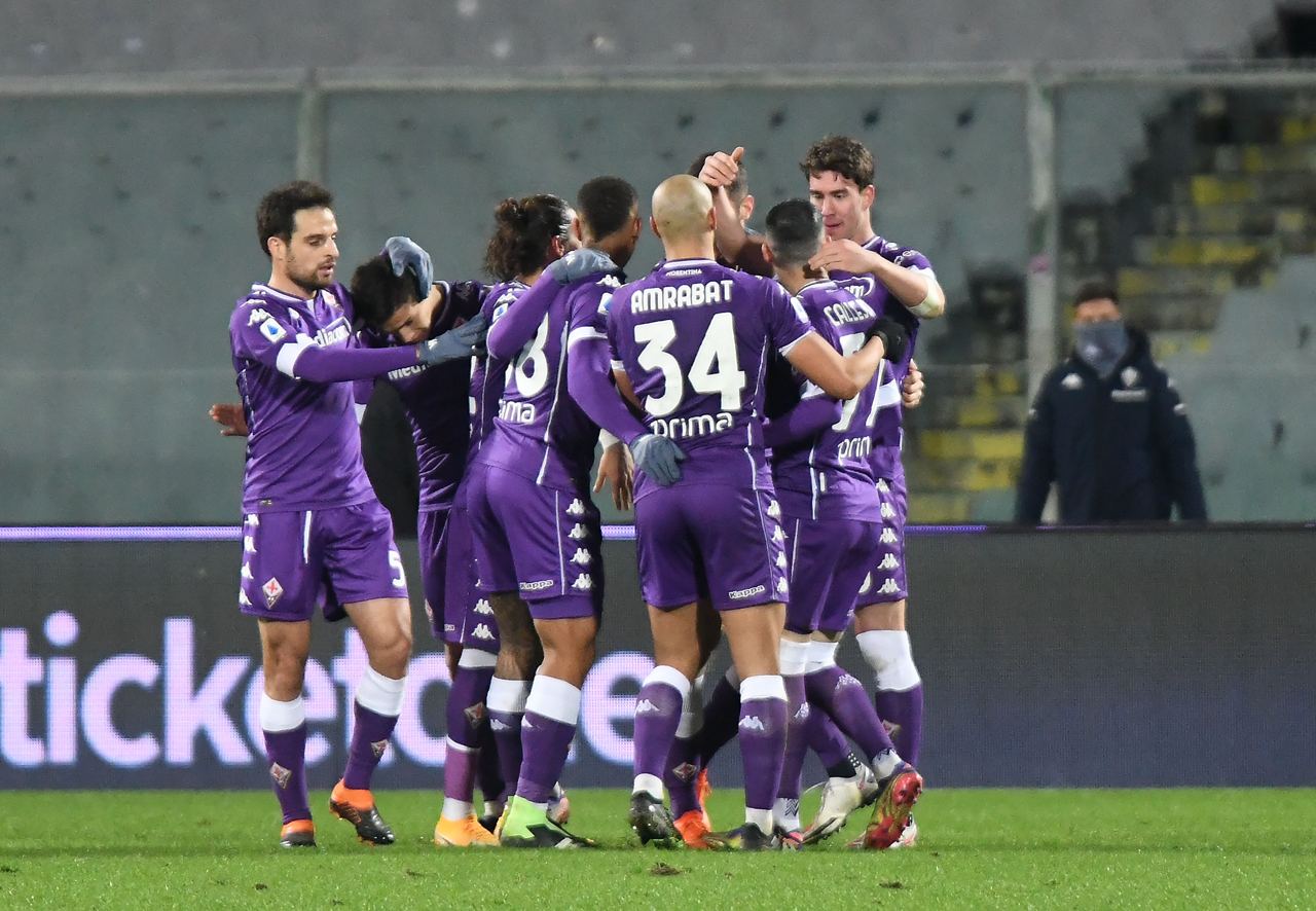 Fiorentina de Erick Pulgar volvió al triunfo en Italia al batir a Cagliari