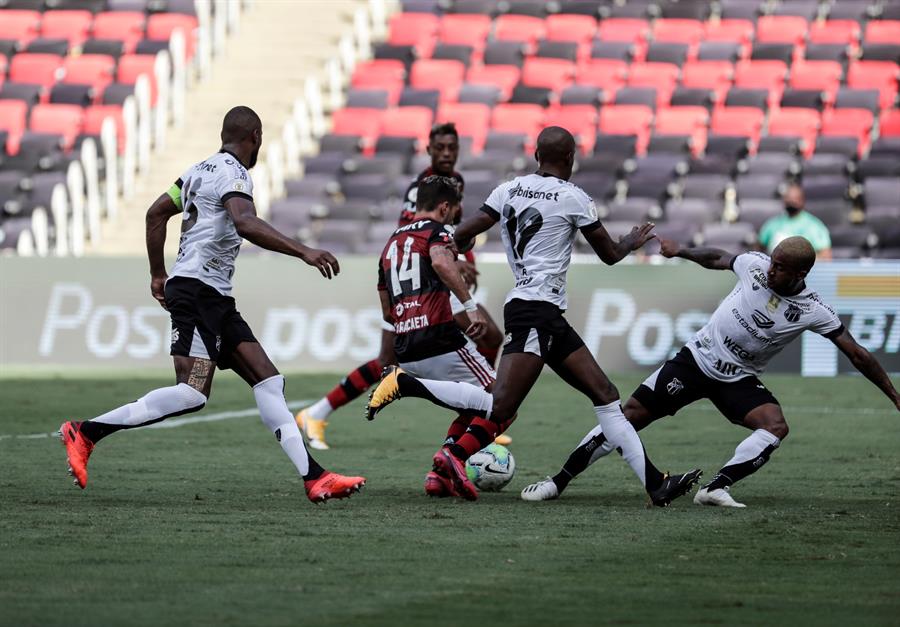 Flamengo de Mauricio Isla cayó ante Ceará y perdió la chance de recortar distancia con el líder Sao Paulo
