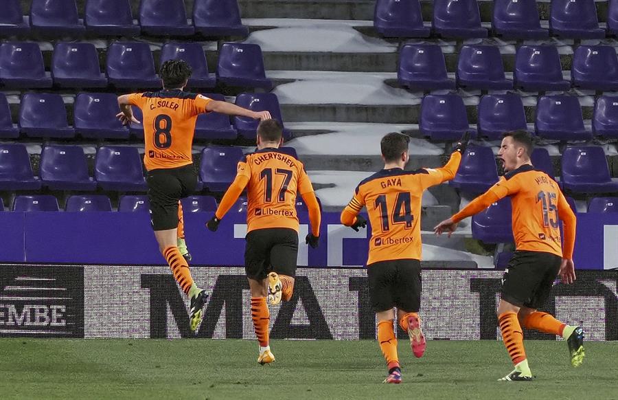 Fabián Orellana ingresó en los últimos minutos en la derrota de Real Valladolid ante Valencia