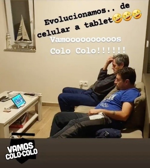 Mirko Jozic siguió en una tablet la victoria de Colo Colo sobre Everton