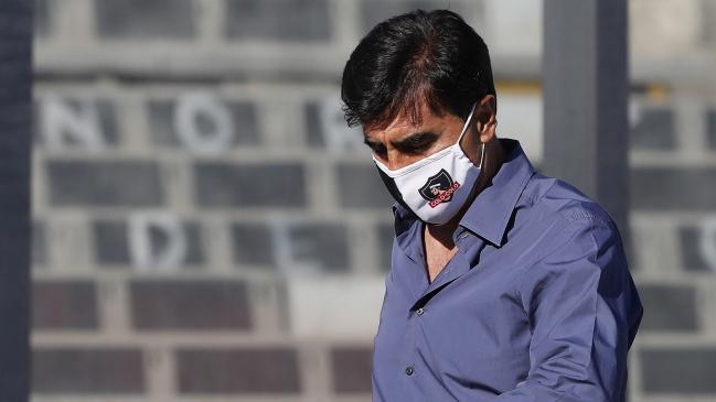 Medio aseguró que una derrota ante la U puede significar salida anticipada de Gustavo Quinteros