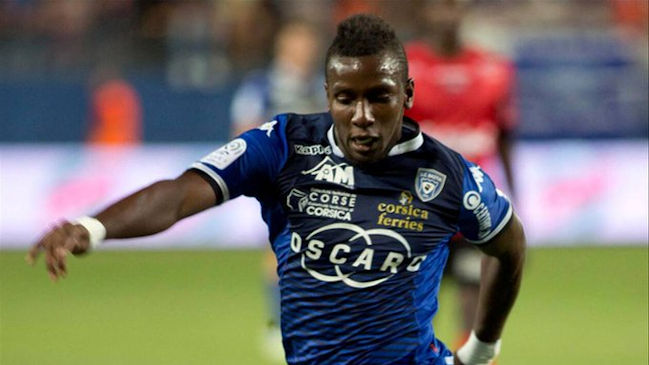 Jugador de la liga francesa falleció en medio de un partido por un paro cardíaco