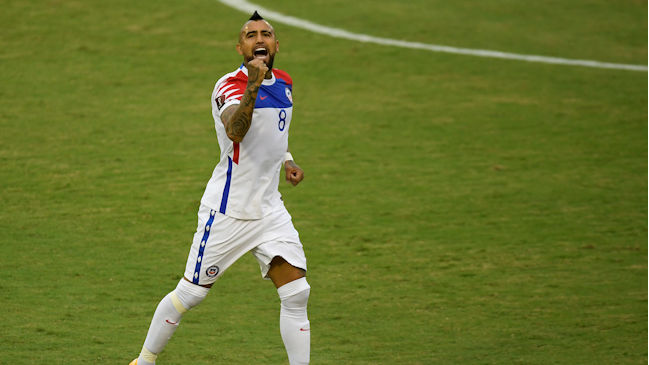 Arturo Vidal destacó el “gran partido con técnicos chilenos” entre Palestino y U. Española