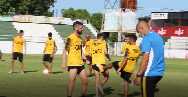 El entrenamiento de Coquimbo en Paraguay con miras al duelo ante Defensa y Justicia