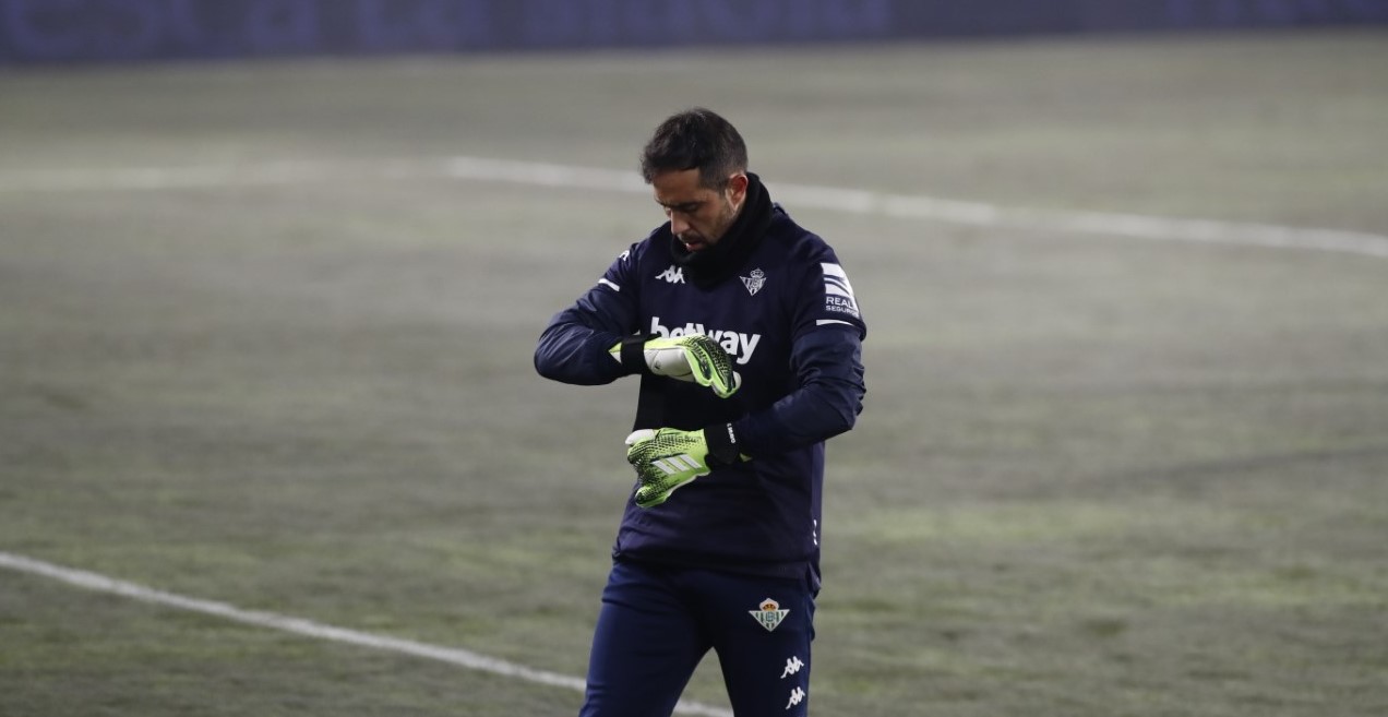 Claudio Bravo tuvo rol clave en triunfo de Betis sobre Huesca en España