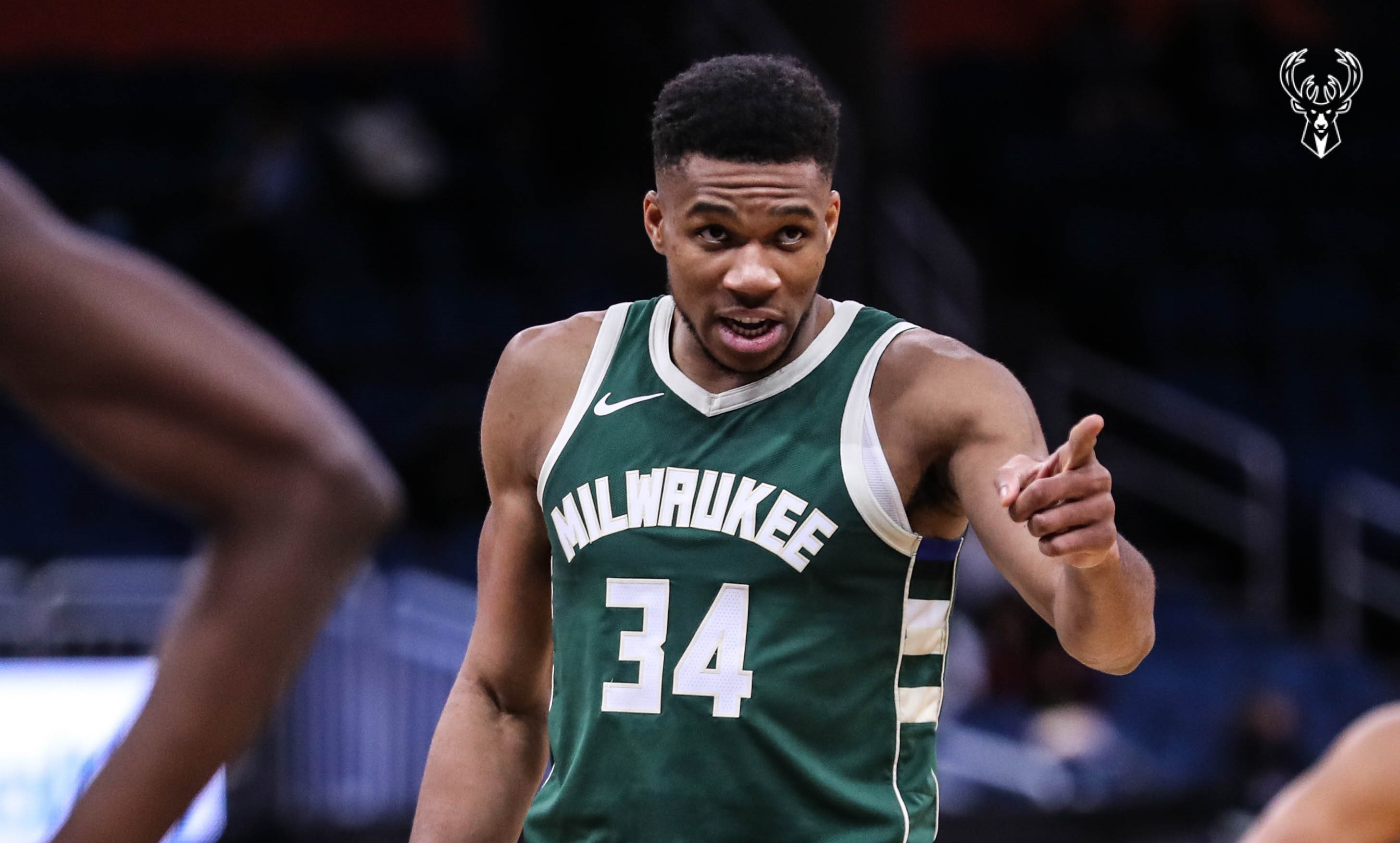 Giannis Antetokounmpo comandó la victoria de Milwaukee Bucks sobre Orlando Magic en la NBA