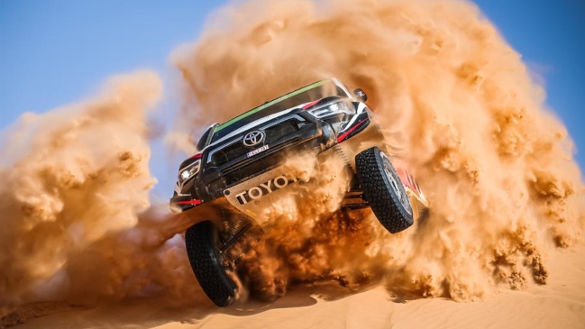 Yazeed Al Rajhi sorprendió en la décima etapa y Peterhansel sigue líder