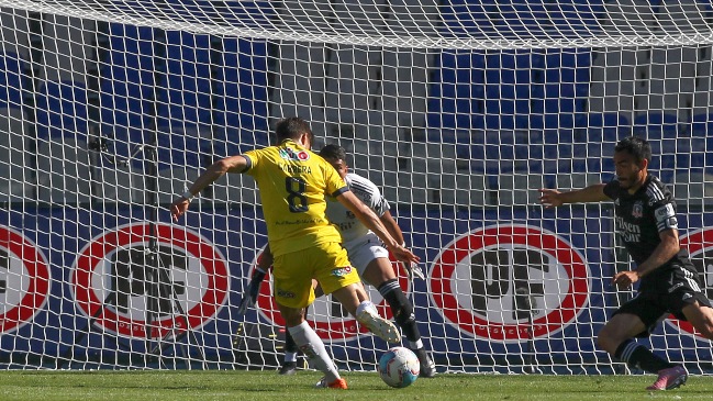 Matías Cabrera aprovechó un error defensivo de Colo Colo y abrió la cuenta para U. de Concepción