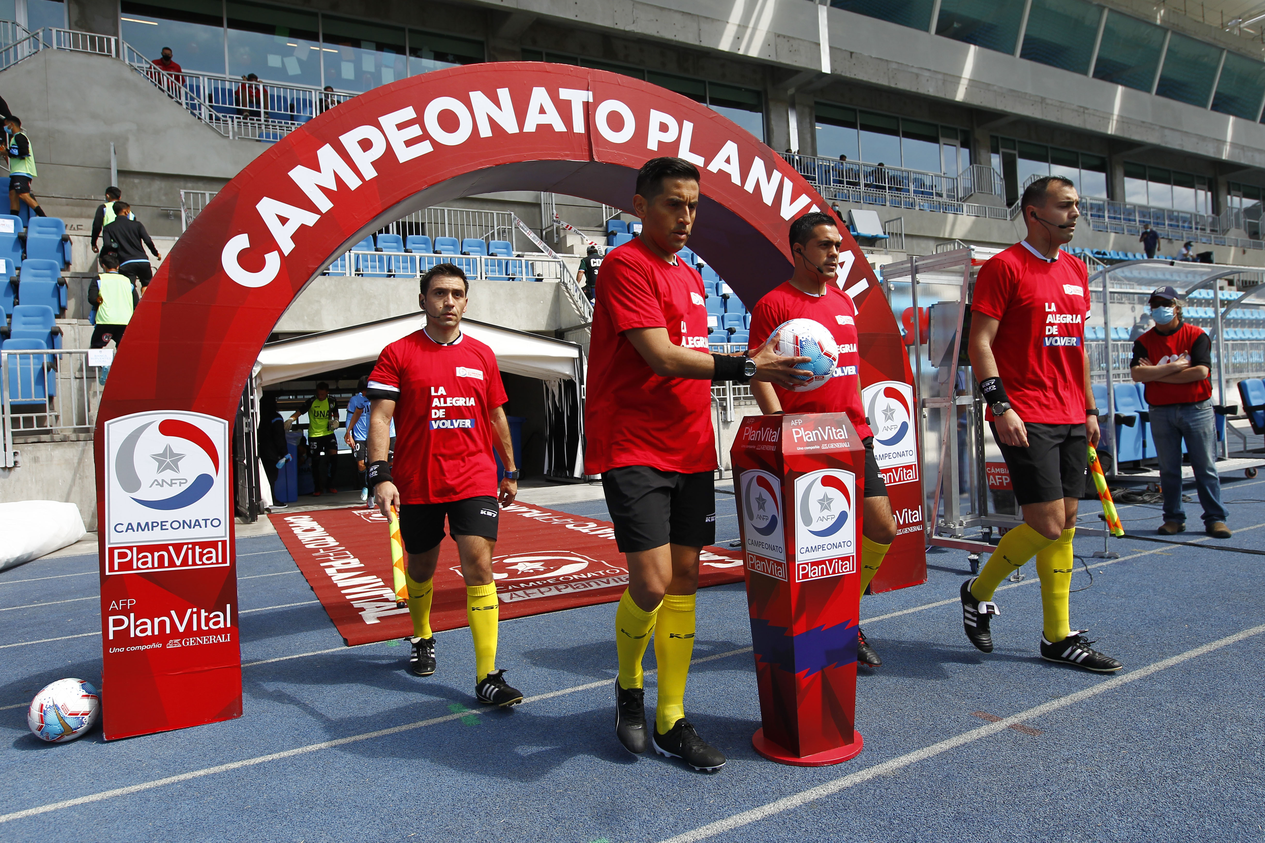 El arbitraje chileno exige respetar sus derechos de imagen y amenaza paralizar el Campeonato