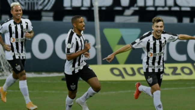 Atlético Mineiro de Vargas y Sampaoli venció Atlético Goianiense y se acercó al líder Sao Paulo