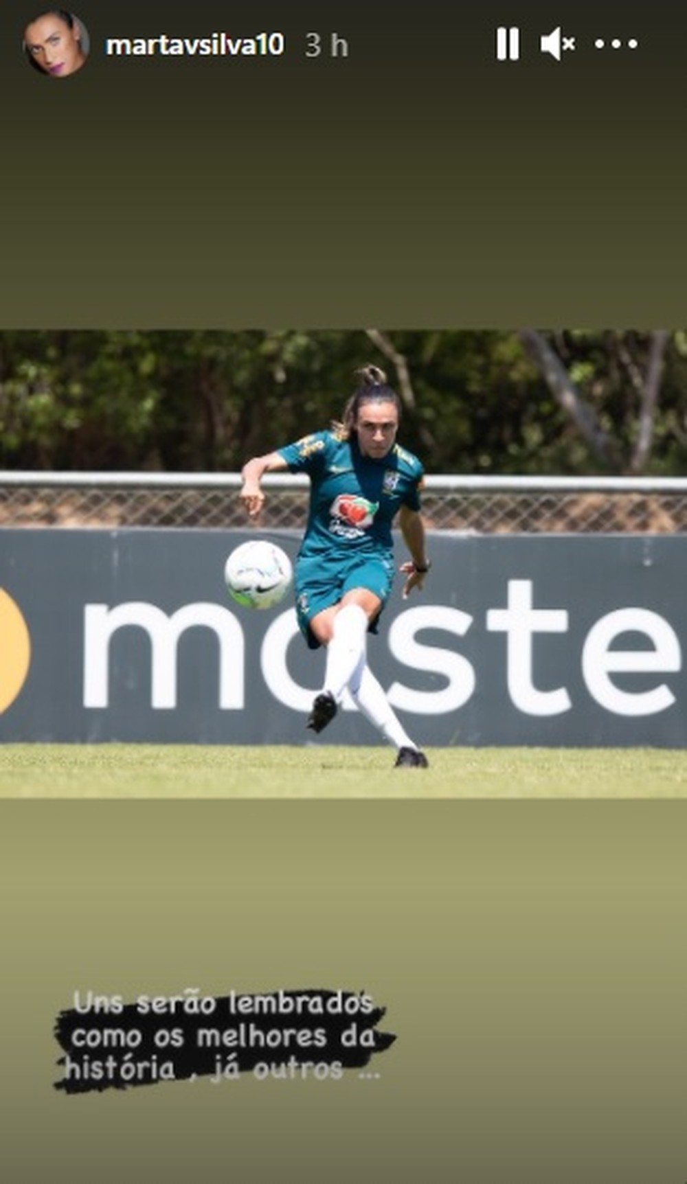 Bolsonaro ninguneó al fútbol femenino y criticó cuestionamientos a desigualdad salarial entre Neymar y Marta