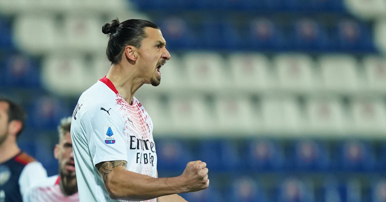 Zlatan Ibrahimovic brilló con doblete en sólido triunfo de AC Milan sobre Cagliari
