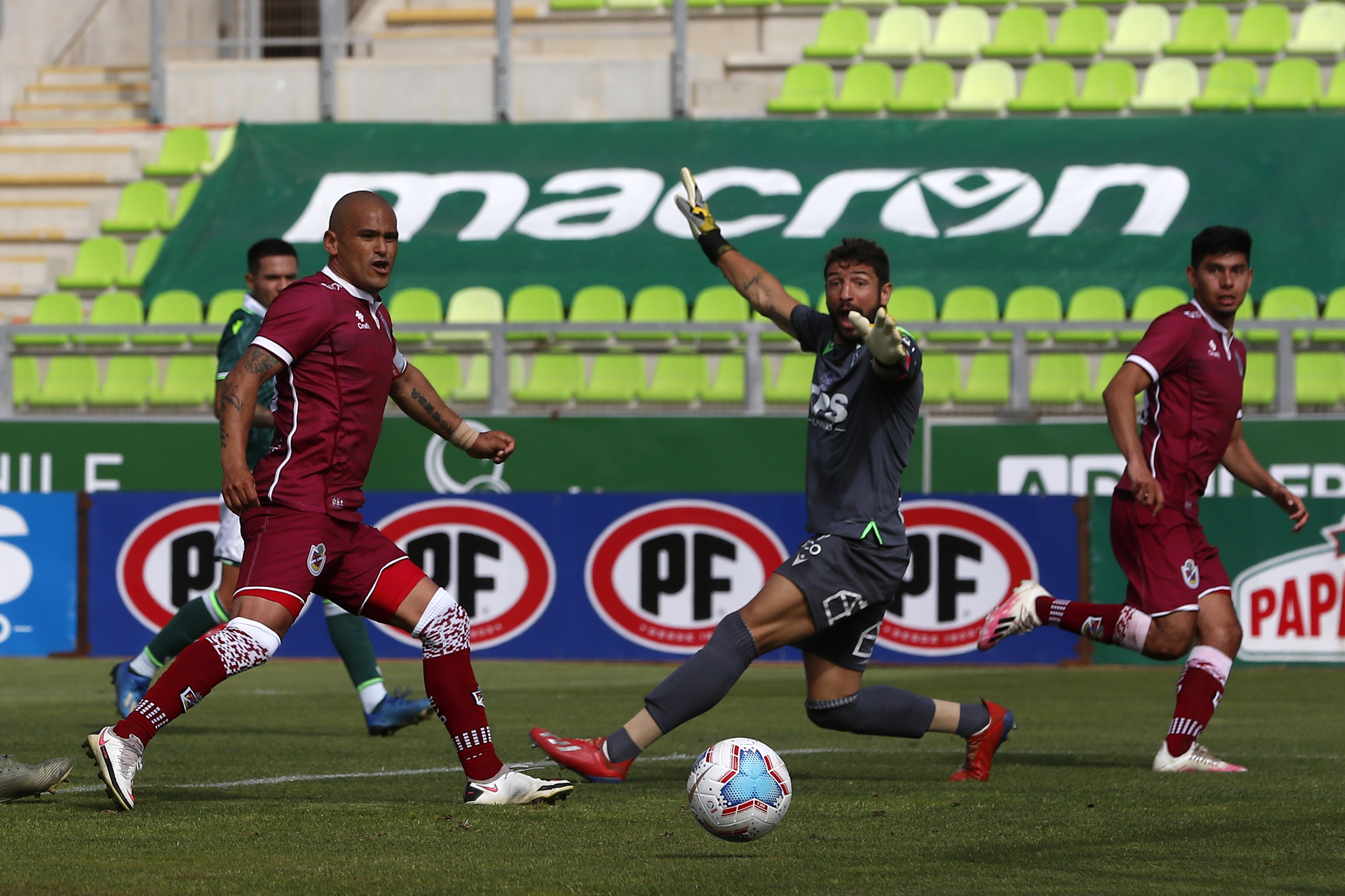 Santiago Wanderers y La Serena animaron un entretenido empate que no les permitió escalar en la tabla