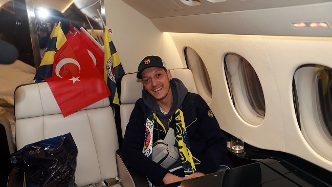 ¡Todo listo! Fenerbahce oficializó el fichaje de Mesut Ozil