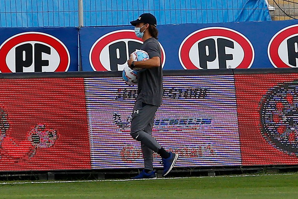 José Pedro Fuenzalida se lució como pelotero en el duelo entre la UC y Everton en San Carlos