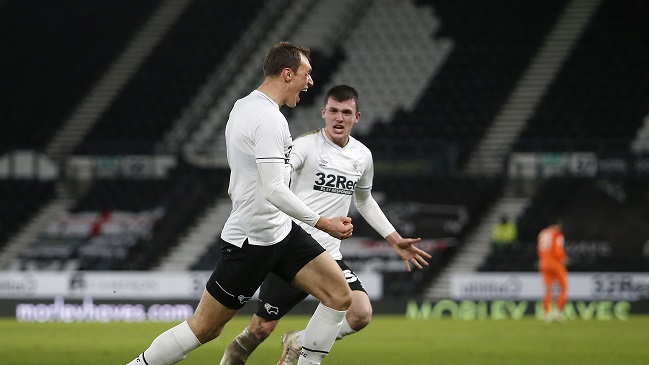 ¡Jugador sin número! Wayne Rooney debutó con un inusual triunfo como DT de Derby County