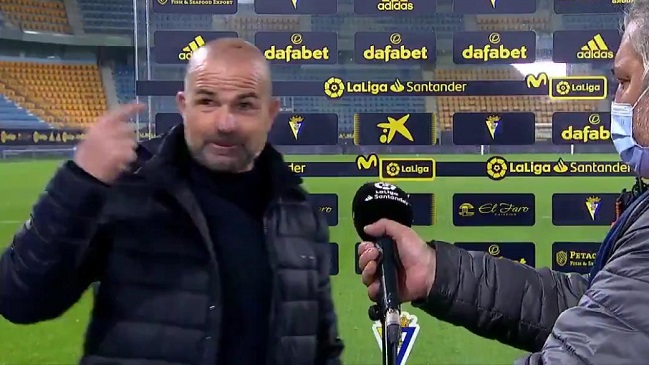 DT de Levante se hizo una herida en pleno partido: Por no tener pelo me pasó