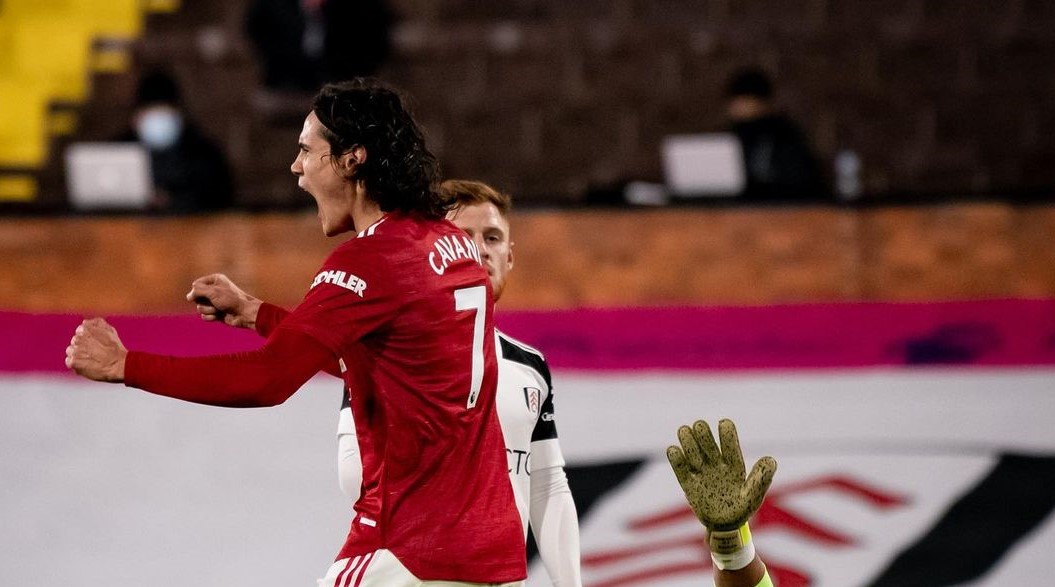 Manchester United remontó ante Fulham y tomó el liderato en la Premier League