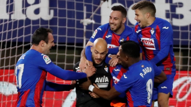 Arquero de Eibar marcó el primer gol de un portero en la liga española en casi 10 años