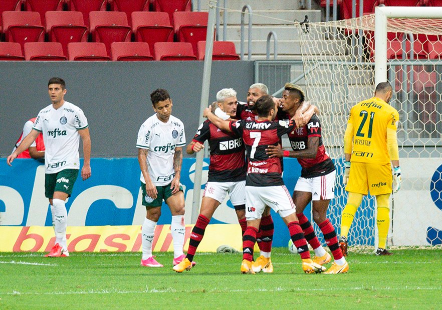 Benjamín Kuscevic protagonizó blooper junto a Luan en caída de Palmeiras con Flamengo