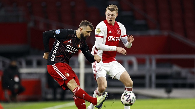 Van Persie llenó de elogios a Pratto: No tengo que enseñarte nada, vi la final de Madrid