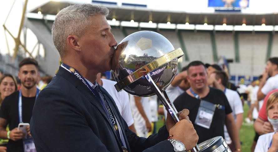 Presidente de Defensa y Justicia reconoció que la ANFP se comunicó con Hernán Crespo