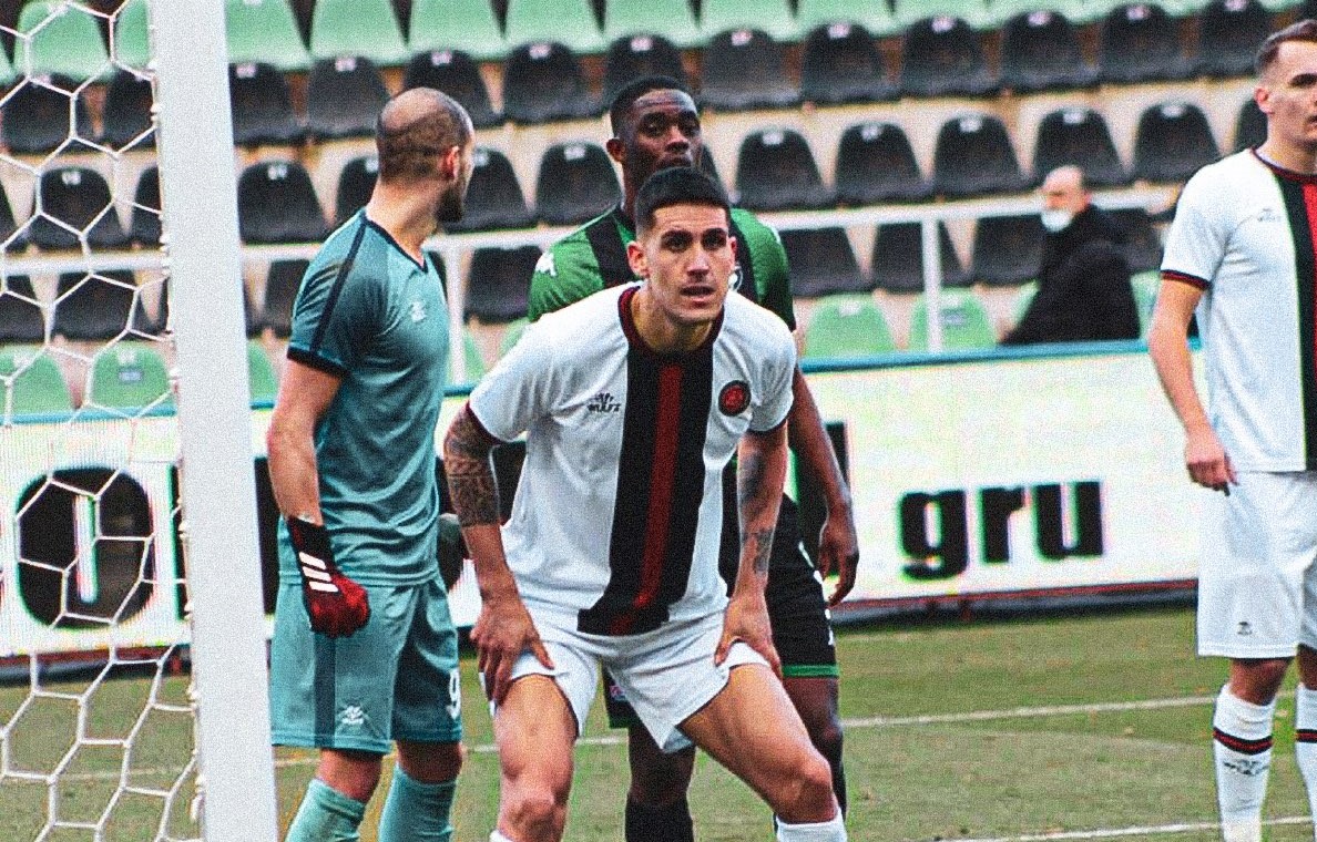 Enzo Roco le ganó el duelo de chilenos a Angelo Sagal en la Superliga turca