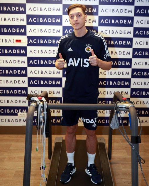 Mesut Ozil se unió a la disciplina de Fenerbahce de Turquía