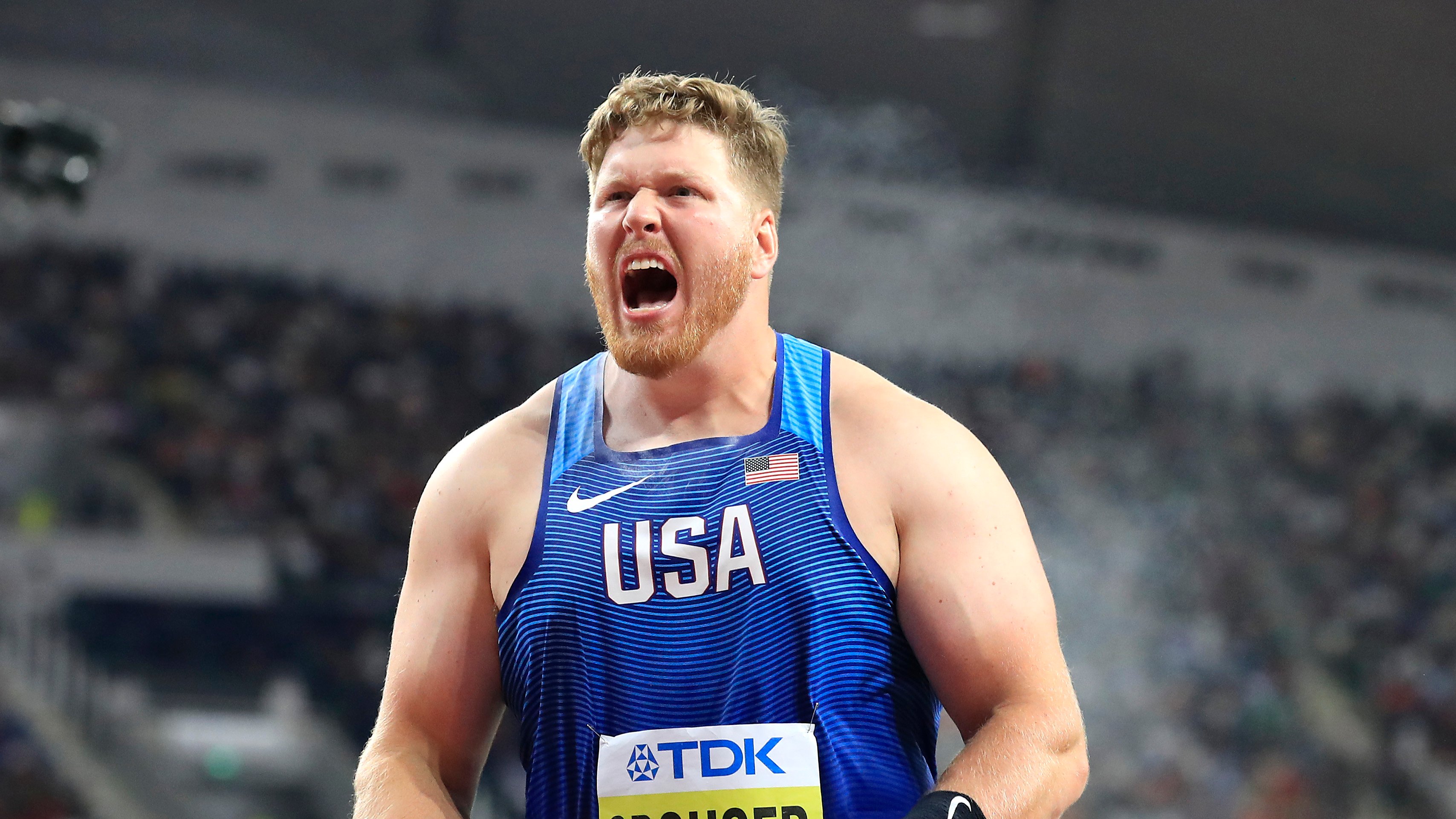 Ryan Crouser batió el récord mundial de lanzamiento de peso en pista cubierta