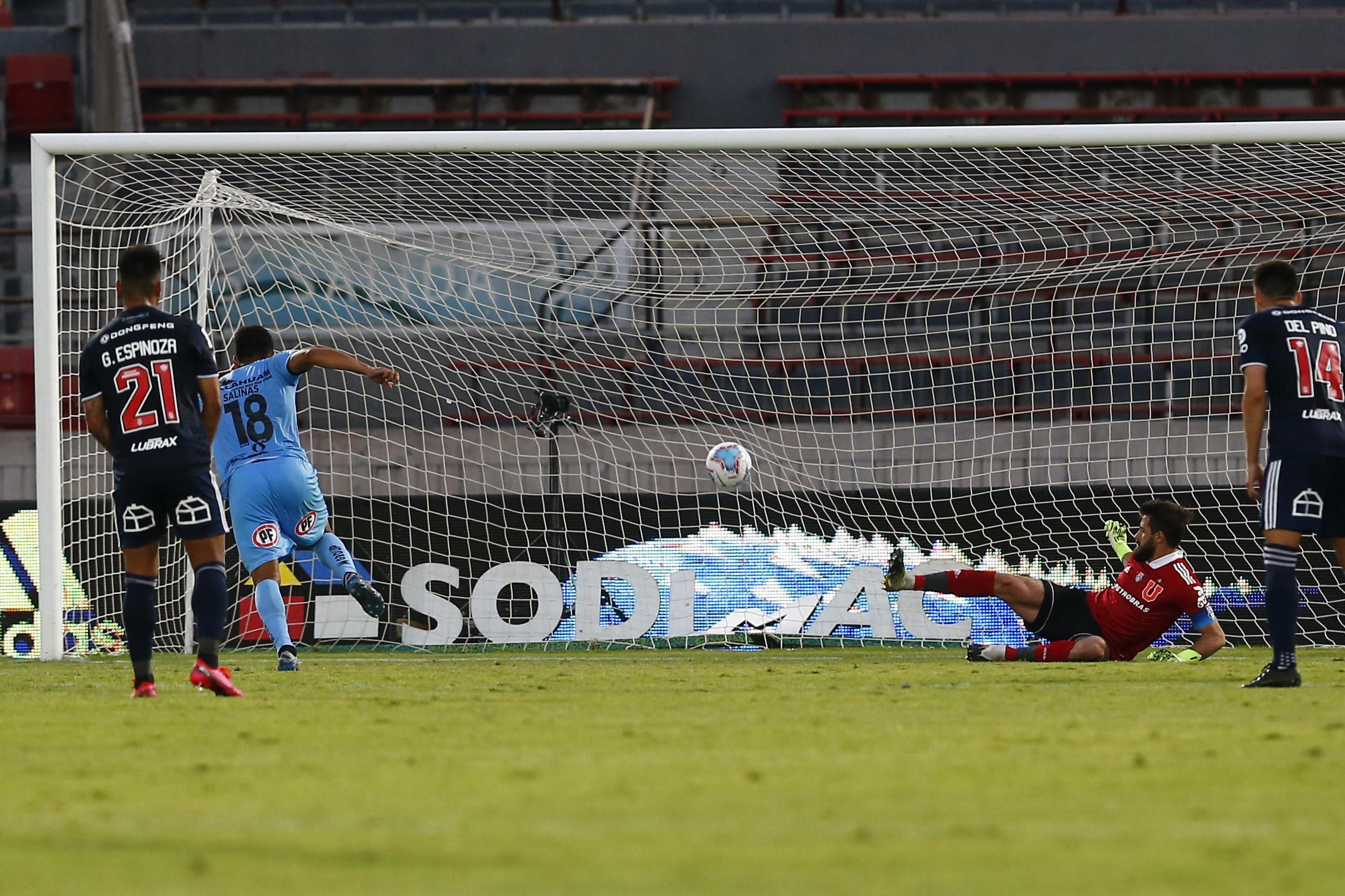 Deportes Iquique tomó ventaja ante U. de Chile con un penal de Hans Salinas