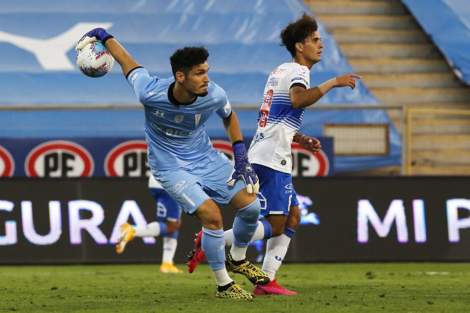 ¿Otro experimento? La formación de Holan en Universidad Católica para recibir a Palestino