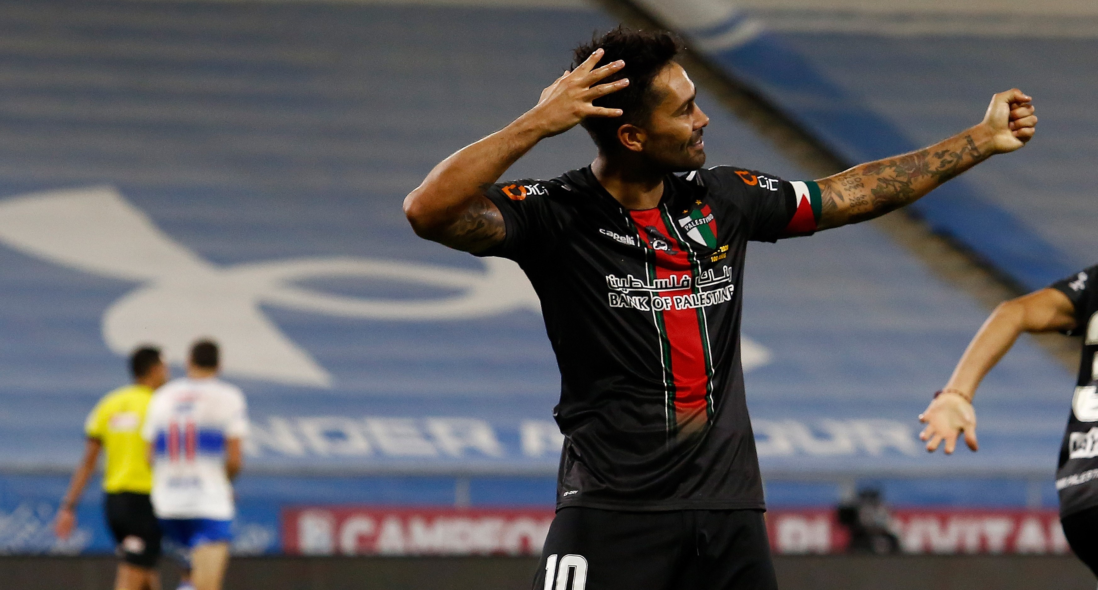 Luis Jiménez firmó su triplete con un penal y Palestino liquidó a U. Católica