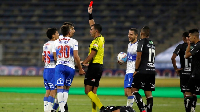 Universidad Católica apelará por la segunda amarilla a Carlos Salomón