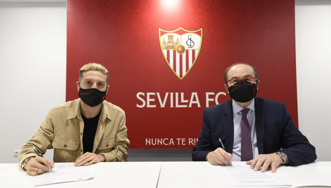 Sevilla oficializó el fichaje de Alejandro “Papu” Gómez