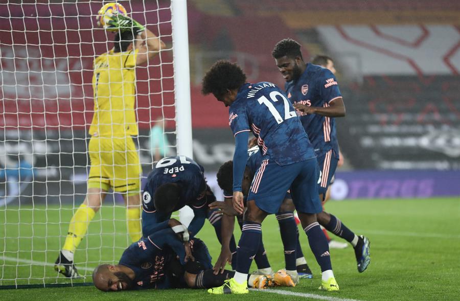 Arsenal doblegó a Southampton en la Premier y se acercó a puestos de Europa League