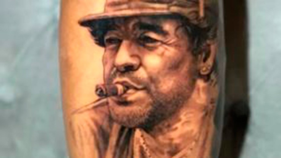 ¡Impresionante! Marcos Rojo se tatuó a Diego Maradona