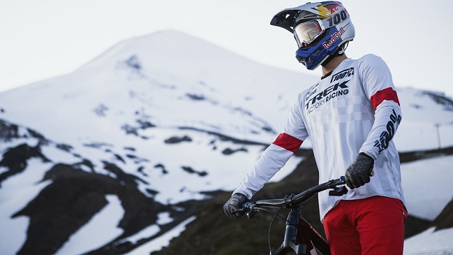 Ciclista Pedro Burns cumplió un intenso desafío en pleno eclipse solar