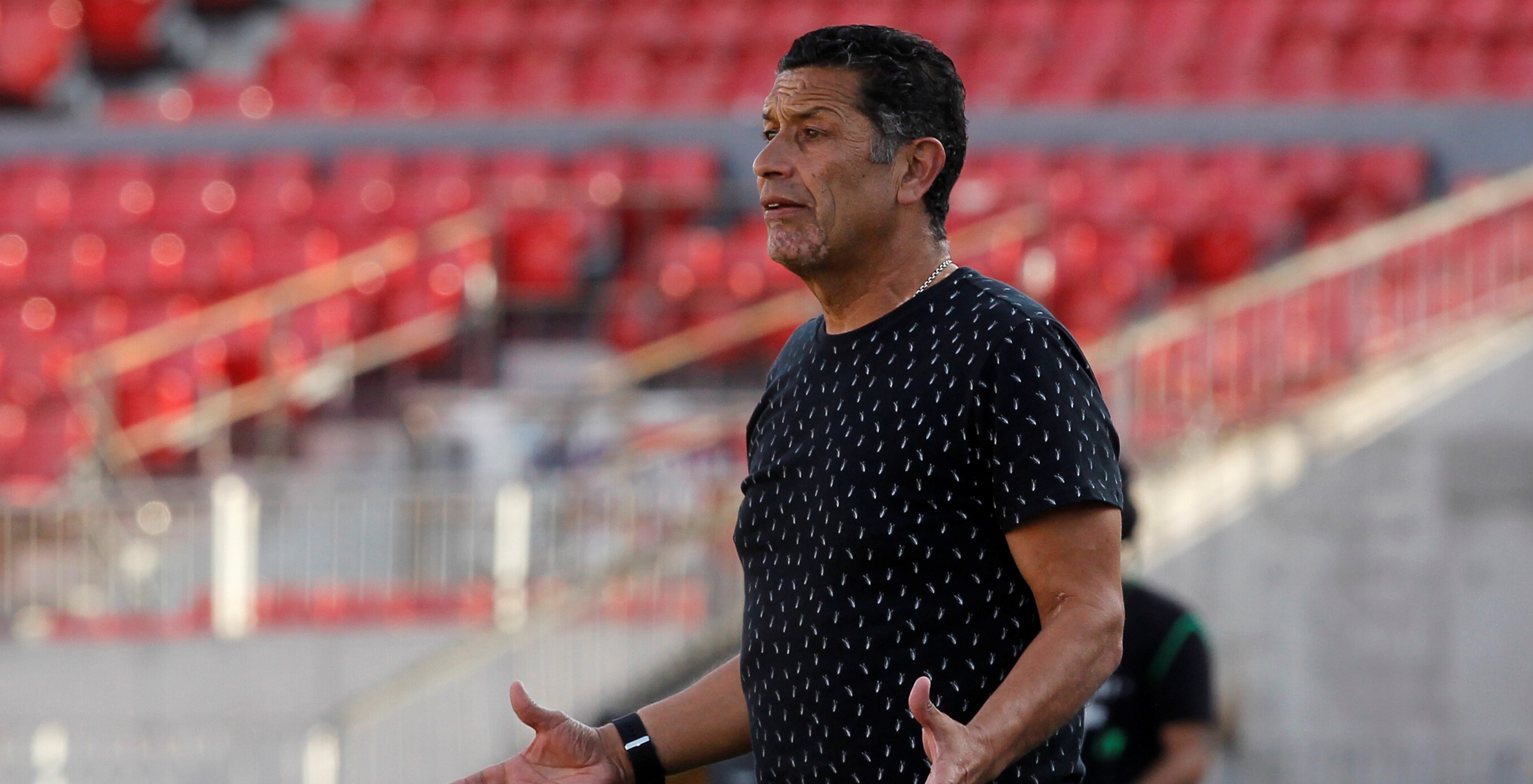 Jorge Aravena: Hay entrenadores extranjeros que hacen un curso por internet, le pasan un equipo grande y fracasan