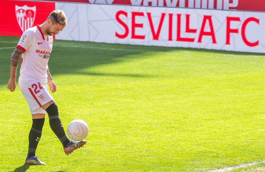 Alejandro “Papu” Gómez fue presentado en Sevilla: “Es un orgullo vestir una camiseta que usó Maradona”