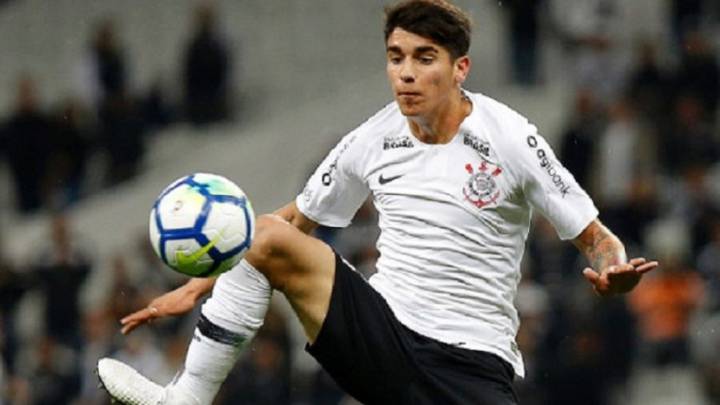 Angelo Araos volvió a ser titular luego de cuatro meses en caída de Corinthians ante Bahía