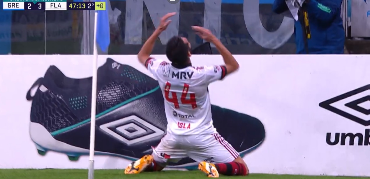 Mauricio Isla anotó un golazo para cerrar la contundente victoria de Flamengo sobre Gremio