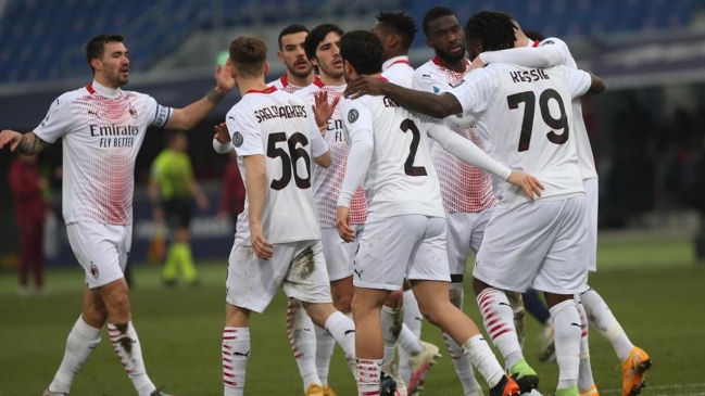 AC Milan se mantuvo como líder en Italia tras vencer en Bologna