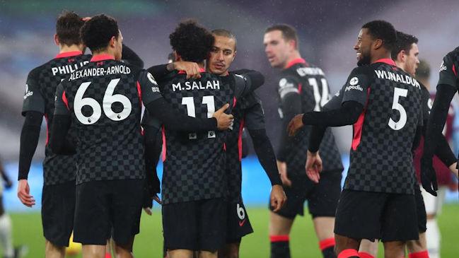 Liverpool venció con claridad a West Ham y se mantuvo cerca del liderato en Premier