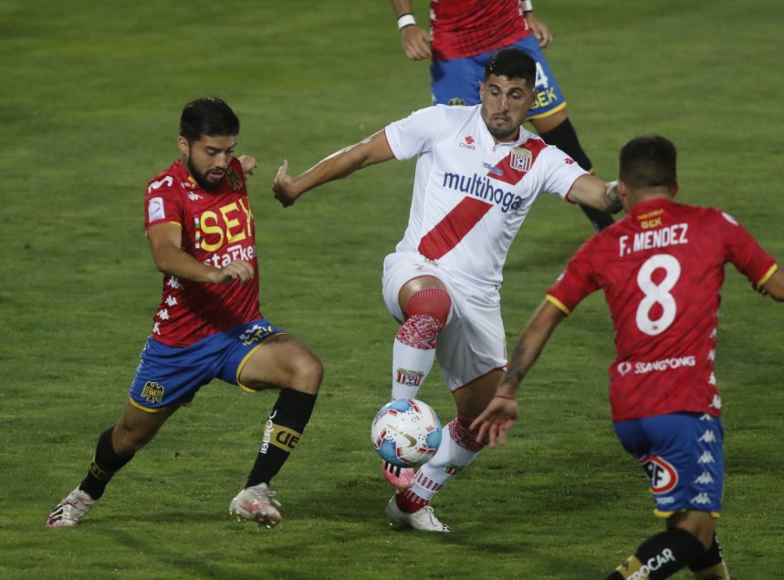 Ignacio Núñez anotó su primer gol como profesional en triunfo de U. Española sobre Curicó